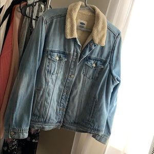 Light wash denim jacket with fur collar